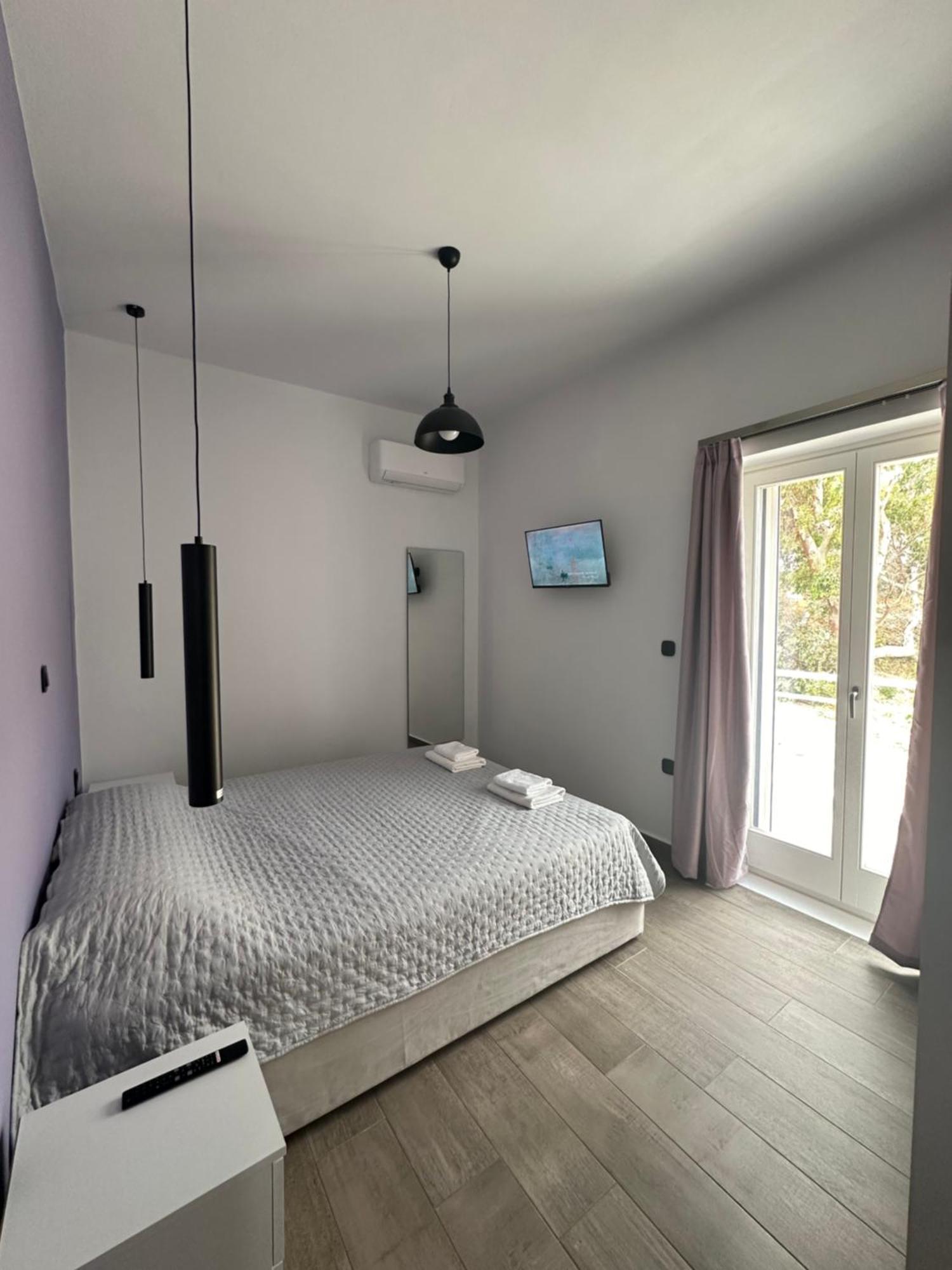 Kli9 Apartment Ermoupoli Bagian luar foto