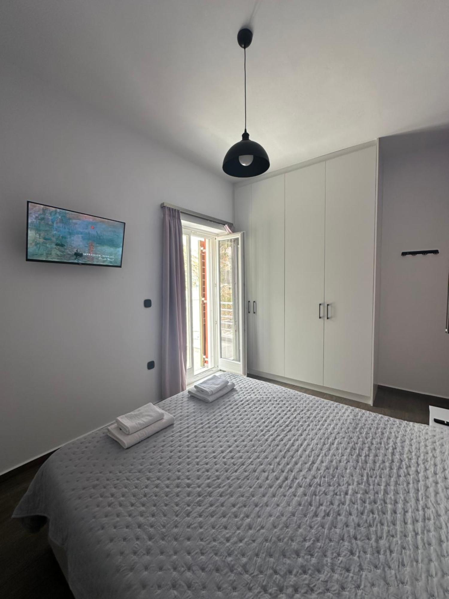 Kli9 Apartment Ermoupoli Bagian luar foto