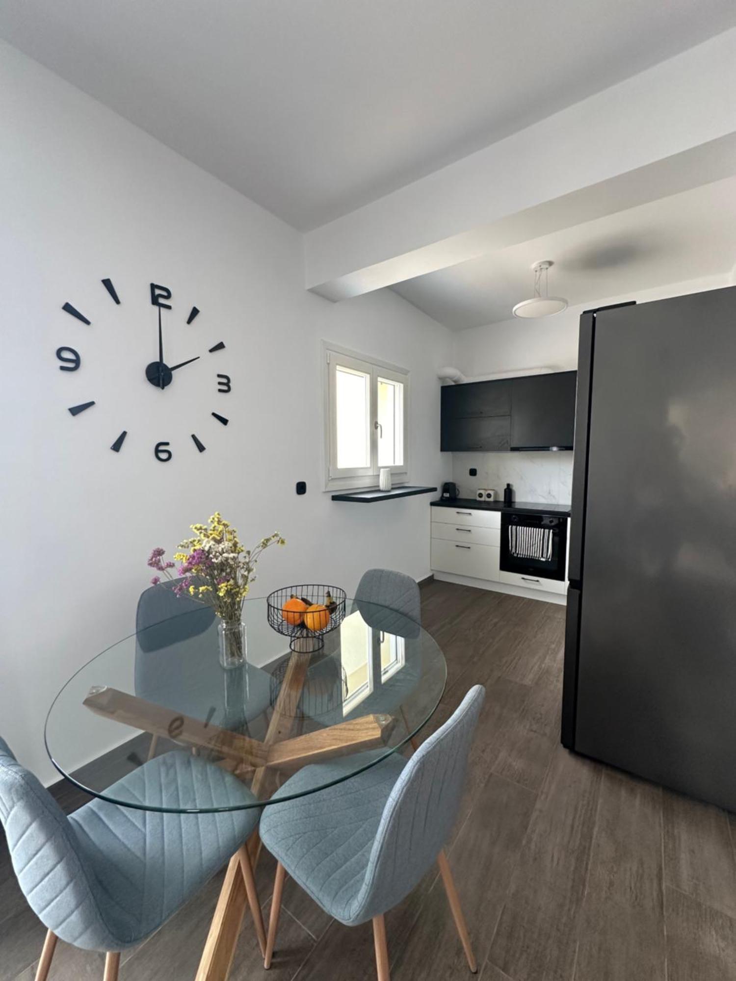 Kli9 Apartment Ermoupoli Bagian luar foto